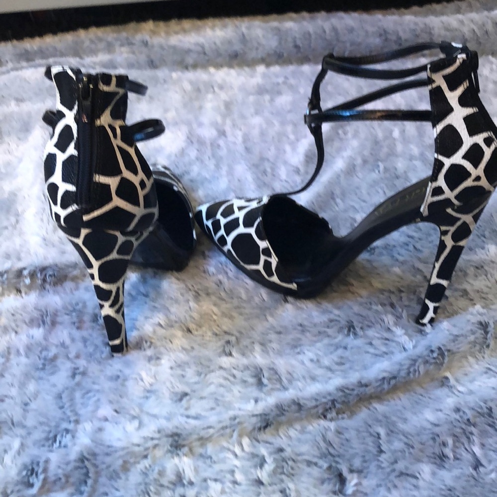 Heels - Picture 3 of 4